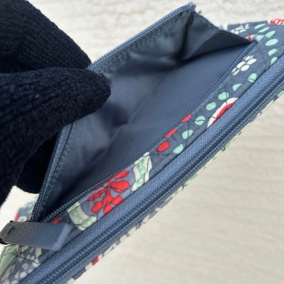 ** New Vera Bradley floral zip wristlet - Picture 3 of 8